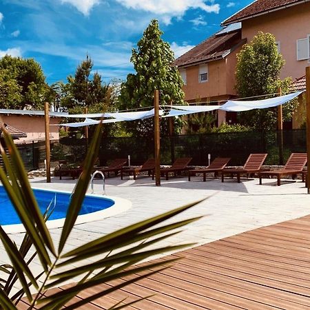 Apartments San - With Pool; Rakovica Eksteriør bilde